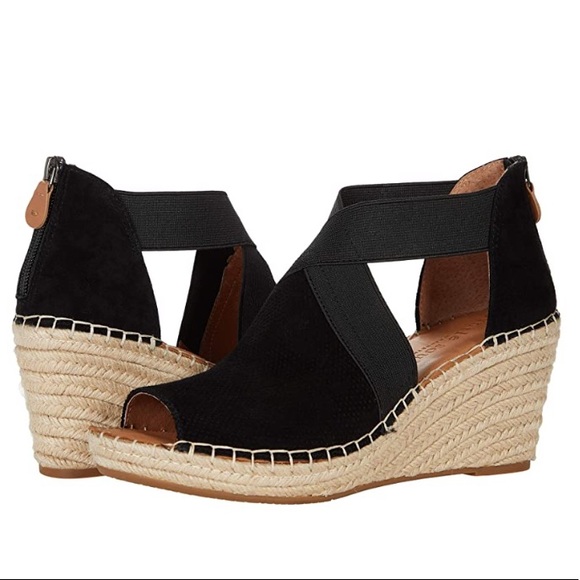 gentle souls Shoes - Gentle Souls by Kennet Cole Wedge Sandals -NWOB